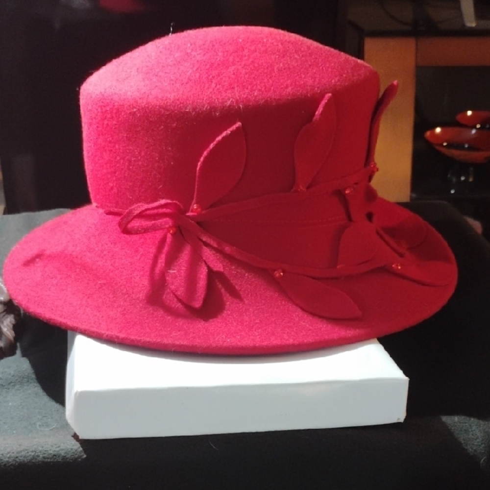 Betmar Chic Red Women's Hat